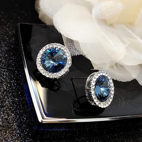 ✨Blue Swarovski Crystals Halo Stud Earrings - Picture 6 of 8
